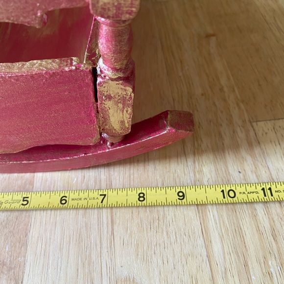 Vintage delicate rocking doll cradle hand painted in fuscia pink and gold - Picture 7 of 9